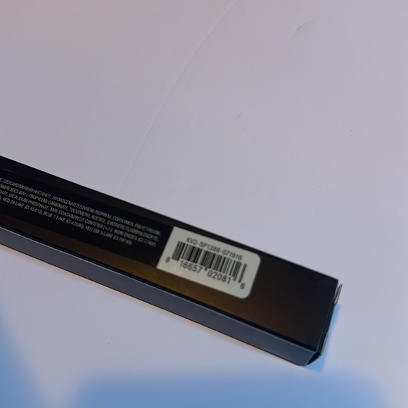 BNIB KVD “Hawkwind” after she sold- before new formula everlasting lip matte - Picture 6 of 6